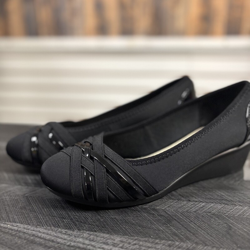 NWT Black Cliffs Shoes, Size: 7.5