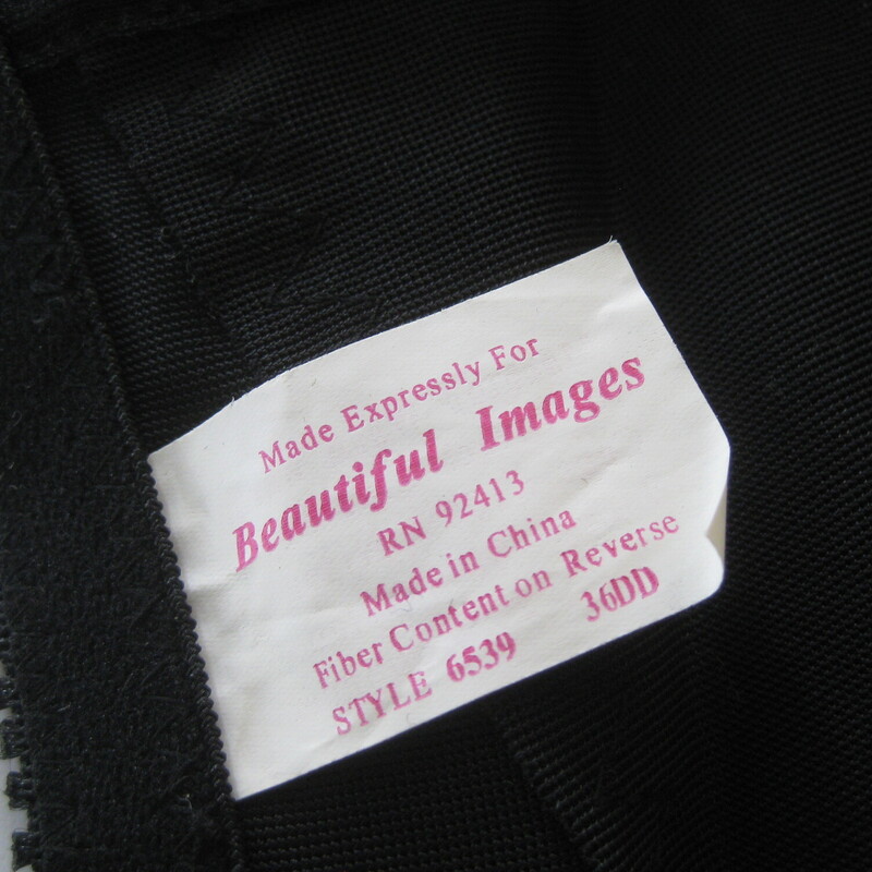 Structured Black full coverage bra by Beautiful Images<br />
Great condition lots of elastic life the wide full coverage back.<br />
The Straps are not adjustible<br />
The cups are ovelain with lace<br />
Hook and eye closures in the front<br />
<br />
It's marked 36DD<br />
The band measures 13 around at the bottom edge unstretched but stretches comfortably to 16<br />
<br />
thanks for looking!<br />
#70428