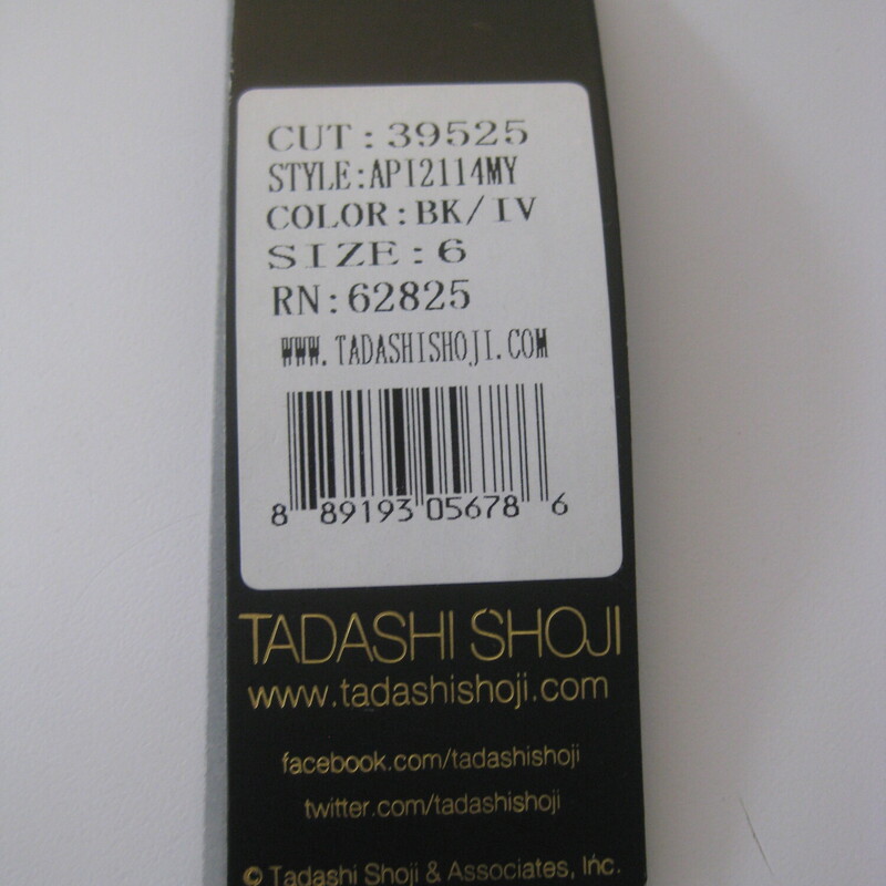 NWT Tadashi Shoji Lace, Black, Size: 6
Gorgeous rich looking structured cocktail dress from
Tadashi Shoji.
brand new size 6
short sleeves
flat measurements:
armpit to armpit: 18.5
waist: 15.5
hip: 18
length: 37
thanks for looking!
#80809