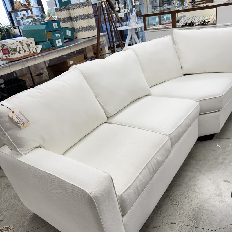 Pottery Barn 2-pc Sectional Sofa, White. In excellent condition!<br />
Size: 8ft long