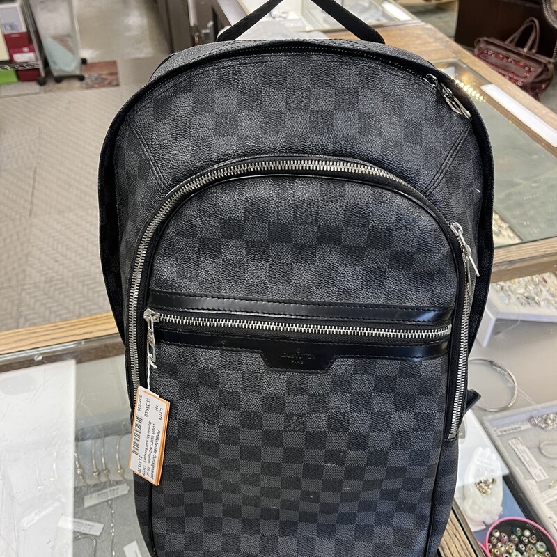 LOUIS VUITTON Damier Michael Backpack, Graphite checkered pattern. In good condition!<br />
Size: 18x14