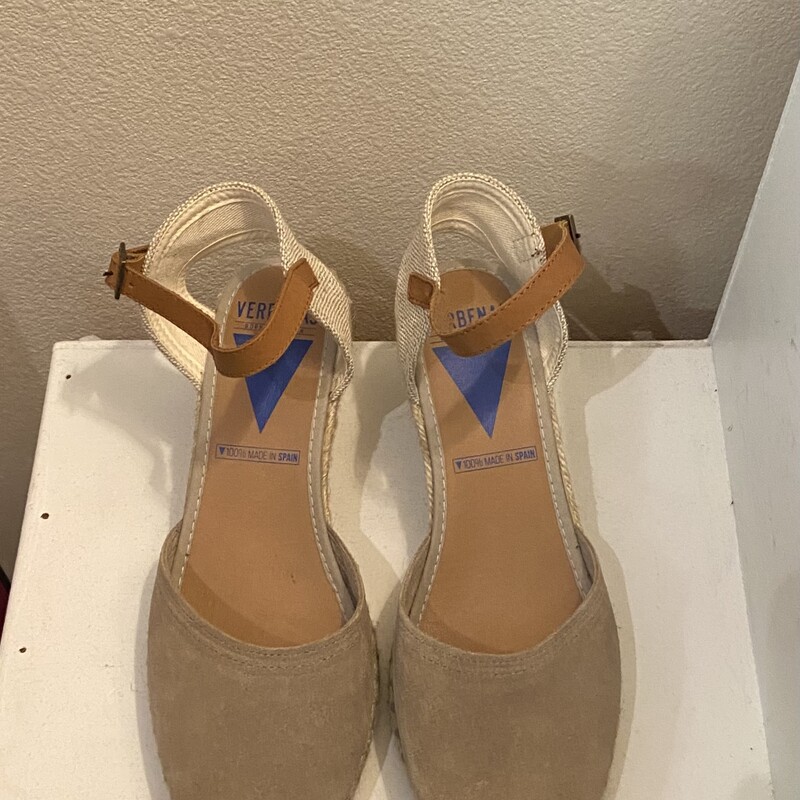 Tan Suede Esp Wedge<br />
Tan<br />
Size: 8 R$137