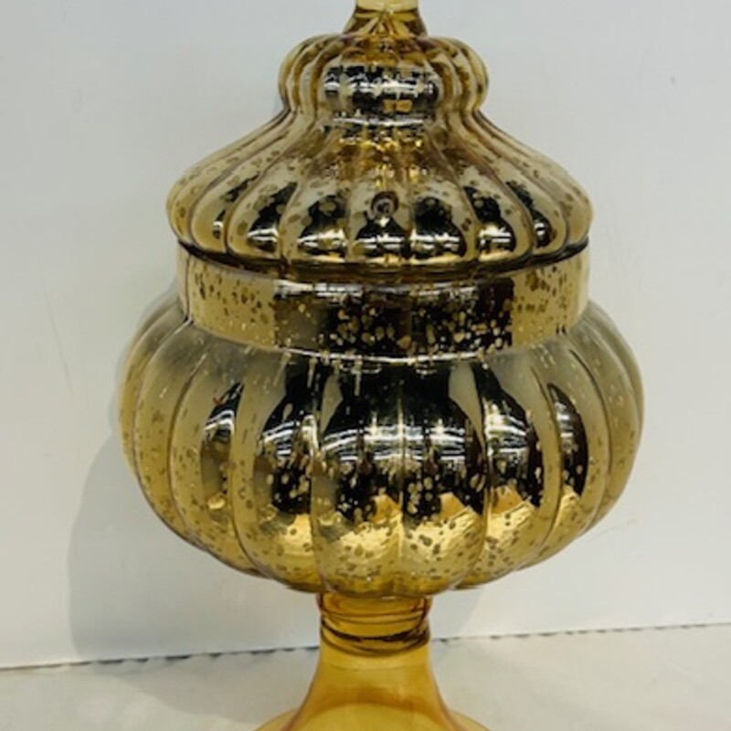 Mercury Glass Lidded Urn
Silver Gold Size: 8.5 x 15H