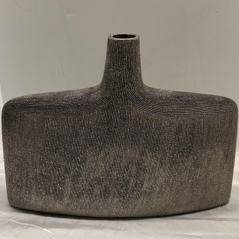 Textured Wide Fluted
Grey
Size: 14x11H