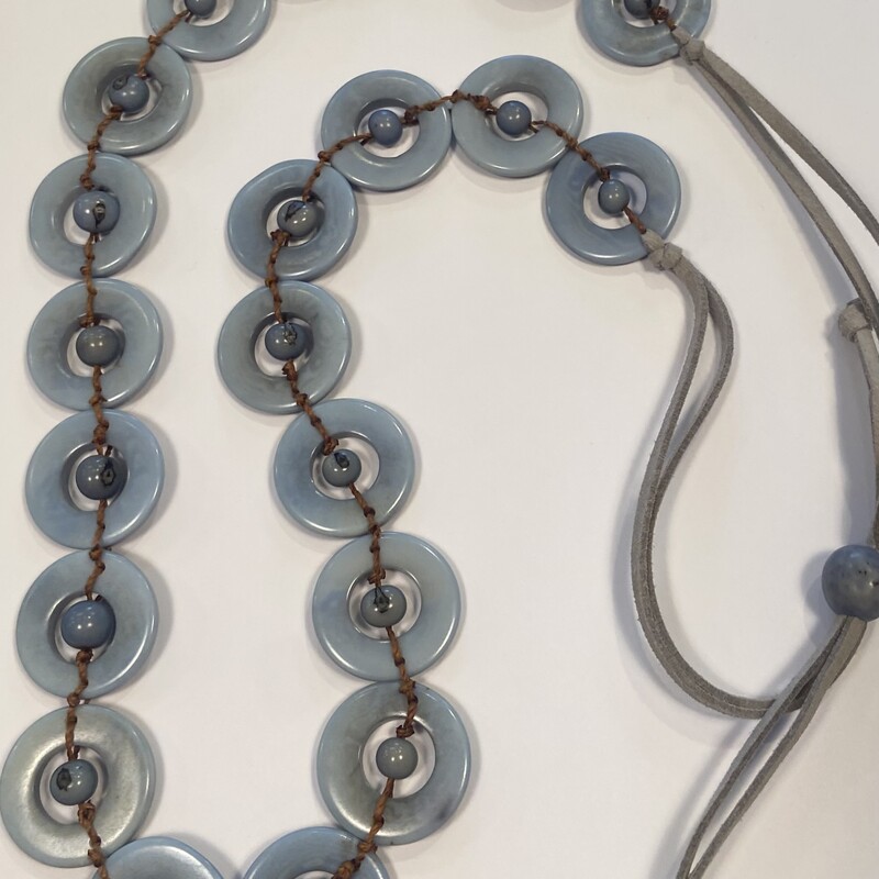Lthr/blu Circles Necklace<br />
Gry/blue<br />
Size: Necklace