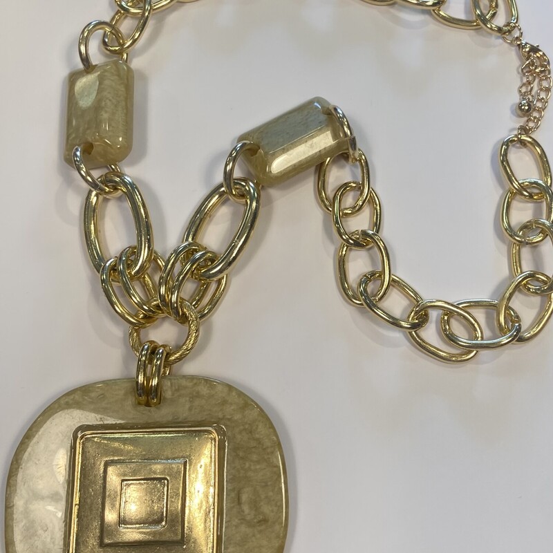 Gld Link/Gld Med Necklace<br />
Gld<br />
Size: Necklace
