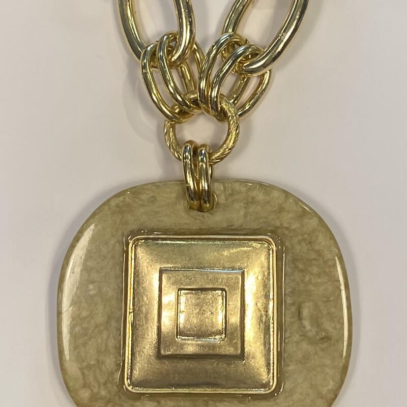 Gld Link/Gld Med Necklace<br />
Gld<br />
Size: Necklace