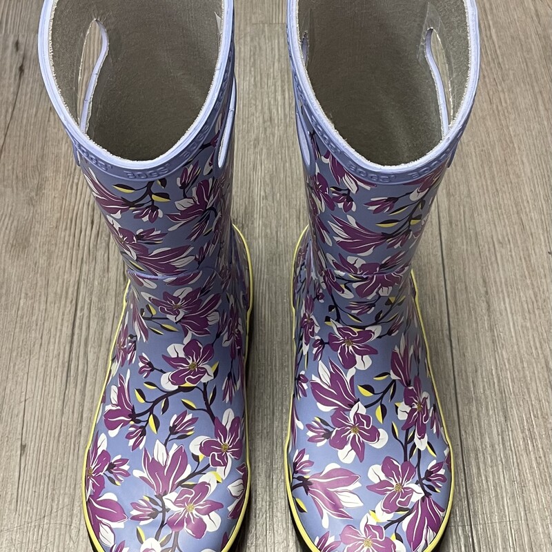 Bogs Rain Boots, Floral, Size: 2Y
LIke NEW