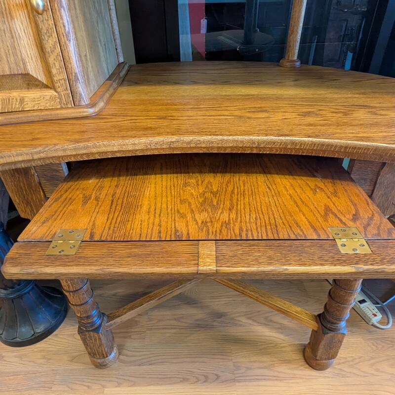 2 Tier/cab Crescent Oak, Squirrel, Size: Flowers
48w x 34d x 68h
