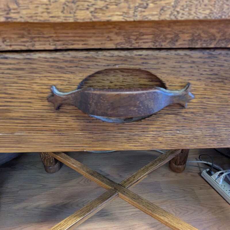 2 Tier/cab Crescent Oak, Squirrel, Size: Flowers<br />
48w x 34d x 68h