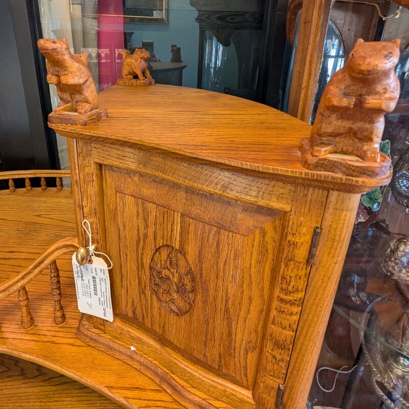 2 Tier/cab Crescent Oak, Squirrel, Size: Flowers<br />
48w x 34d x 68h