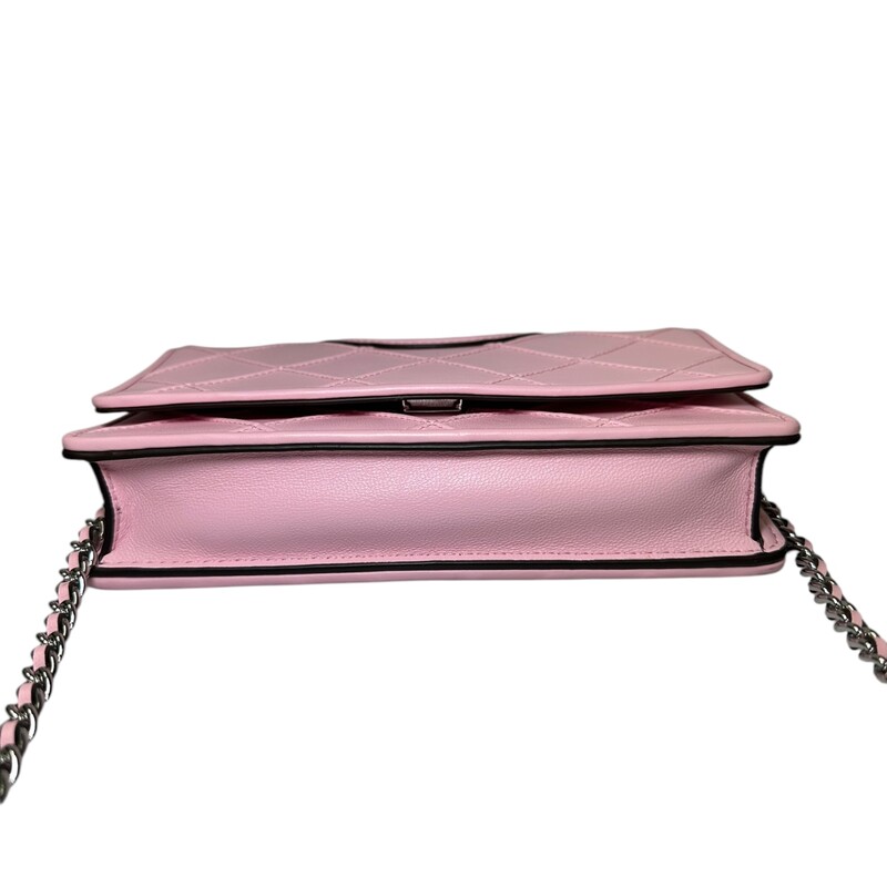 Tory Burch Soft Fleming<br />
<br />
 Pink<br />
<br />
 Size: Small<br />
<br />
Comes with original dust bag. No box.