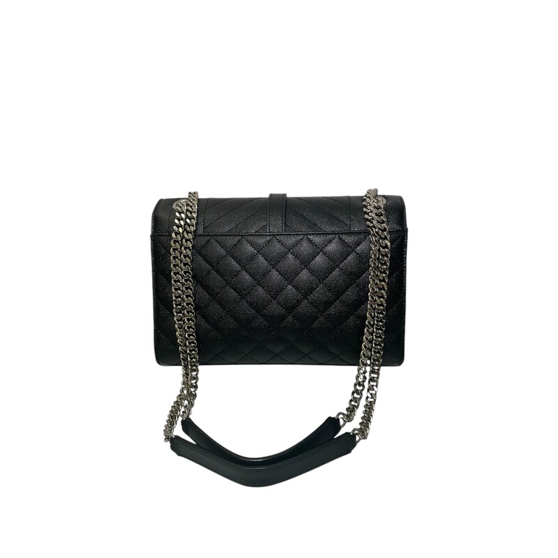YSL Triquilt Envelope Black Medium Silver

Code: MAL600185 1020

Dimensions: 9.4 x 6.9 x 2.3 INCHES

In very god condition. Light scuffing to the hardware. Handles slightly worn.

Comes with the original dust bag. No box.