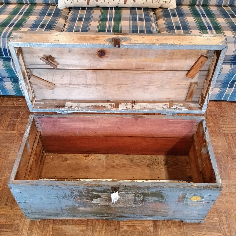 Distressed Gun Locker

Distressed looking painted gun locker.

Size: 32 in wide X 14 in deep X 16 in high
