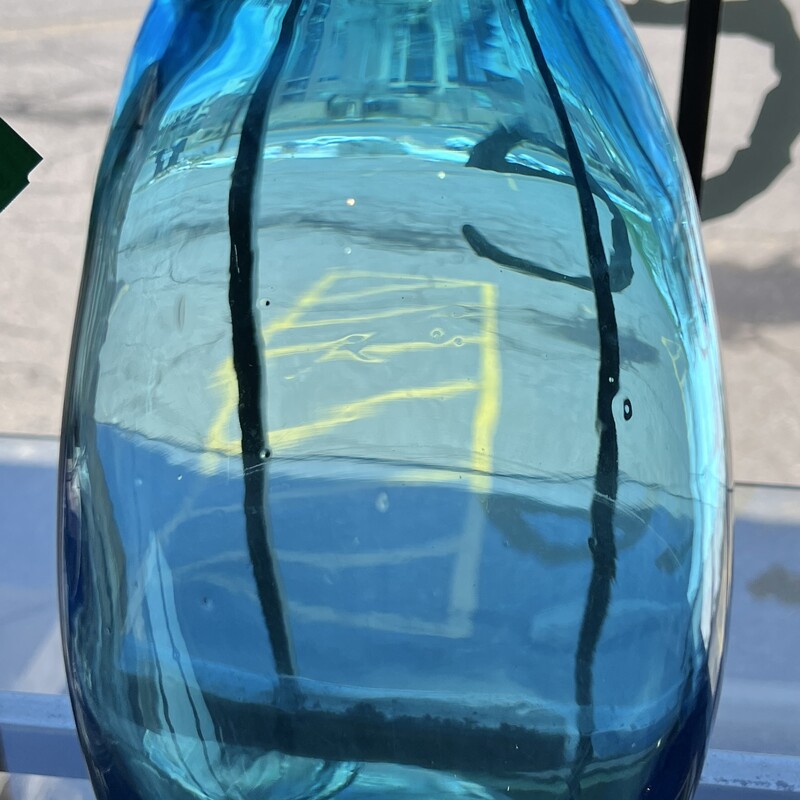 Vase Art Glass
Size: 10H