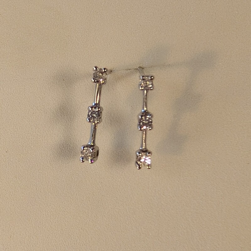 10k Gold Necklace and Diamond Earring Set<br />
18inch Chain