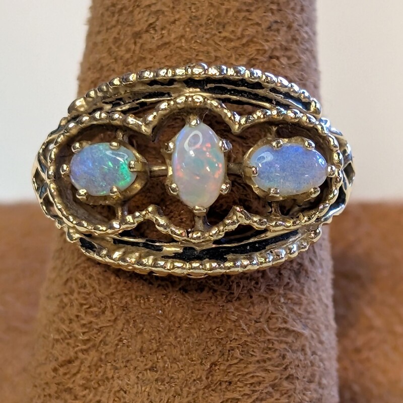 14k Gold Opal Ring
Size 7