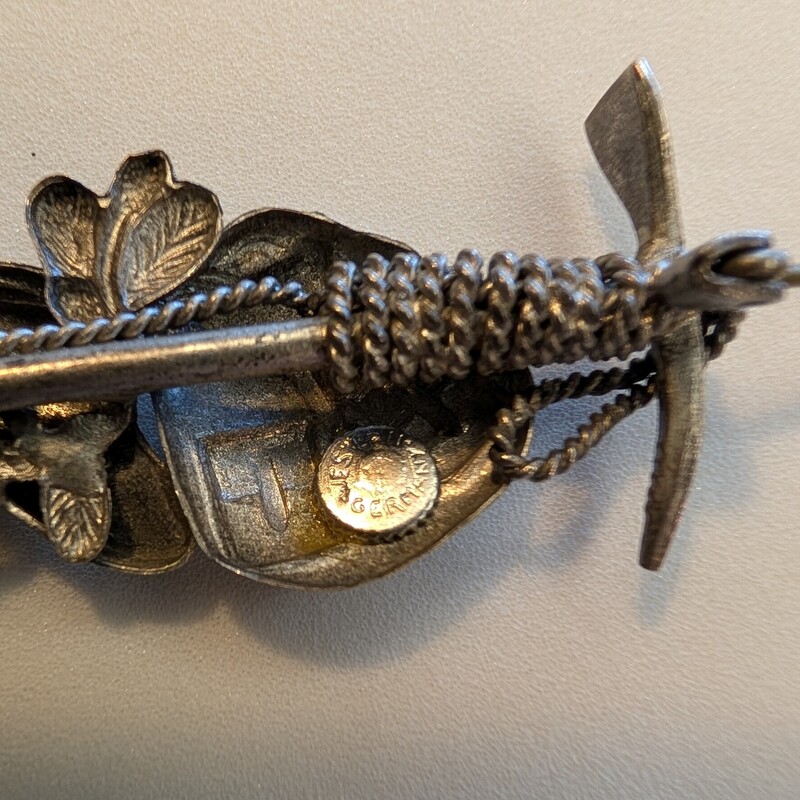 German Hiking Pin
From Western Germany
Hiker, Backpack, Barvarian Hat, Oktober Fest, Pick Ax