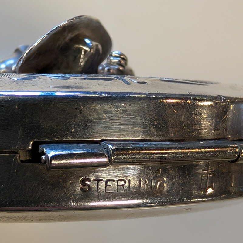 Sterling Cowgirl Compact<br />
2.5 in Round<br />
Pill Box