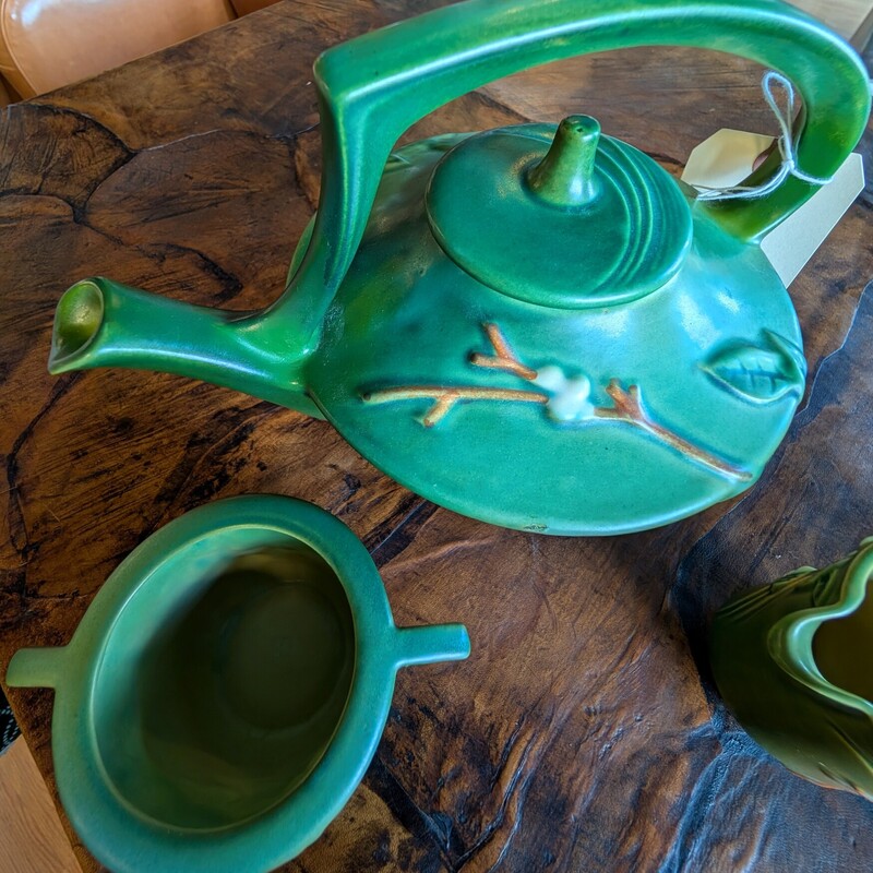 Vtg Roseville Snowberry Tea Set<br />
Green
