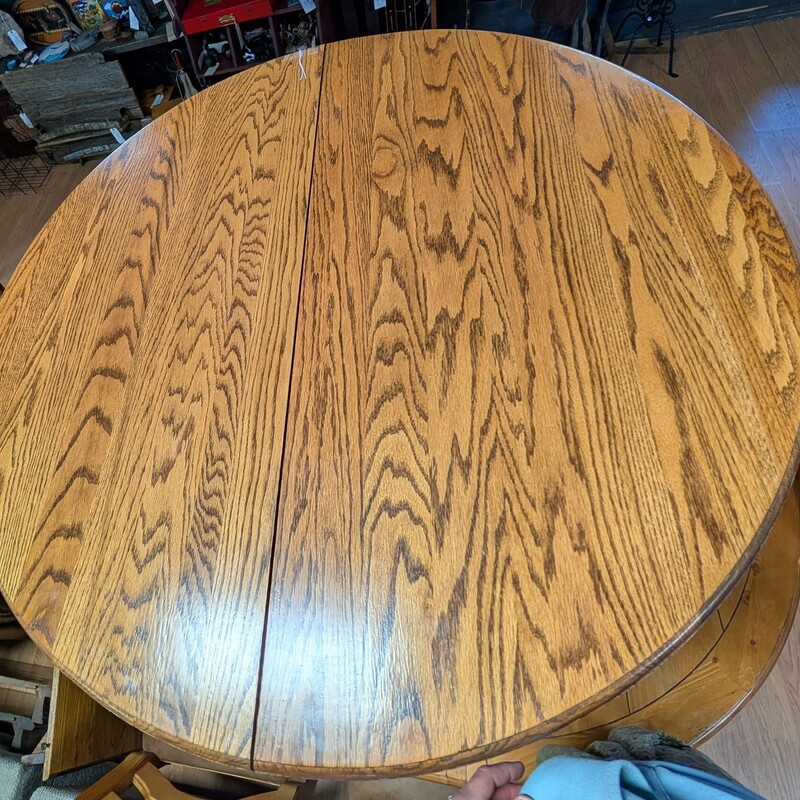Round Oak Dining Table 47in
Leaf 24in