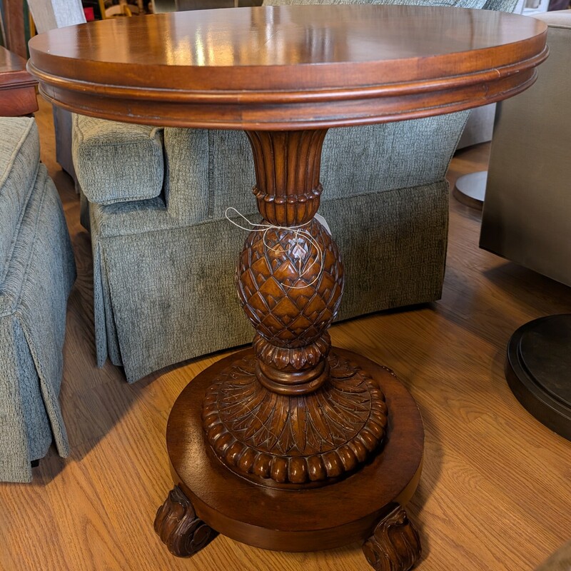 Ethan Allen Round Side Table, Pineapple<br />
22 Round x 27h
