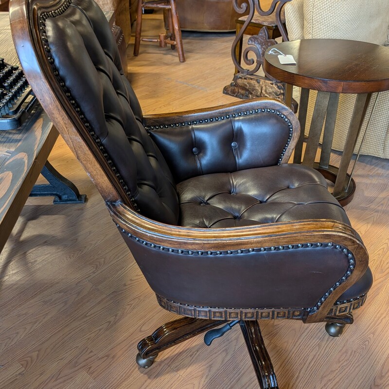 Ambella Home Rolling Wood Desk Chair
Tuffed Leather
28e x 24d x 41h
