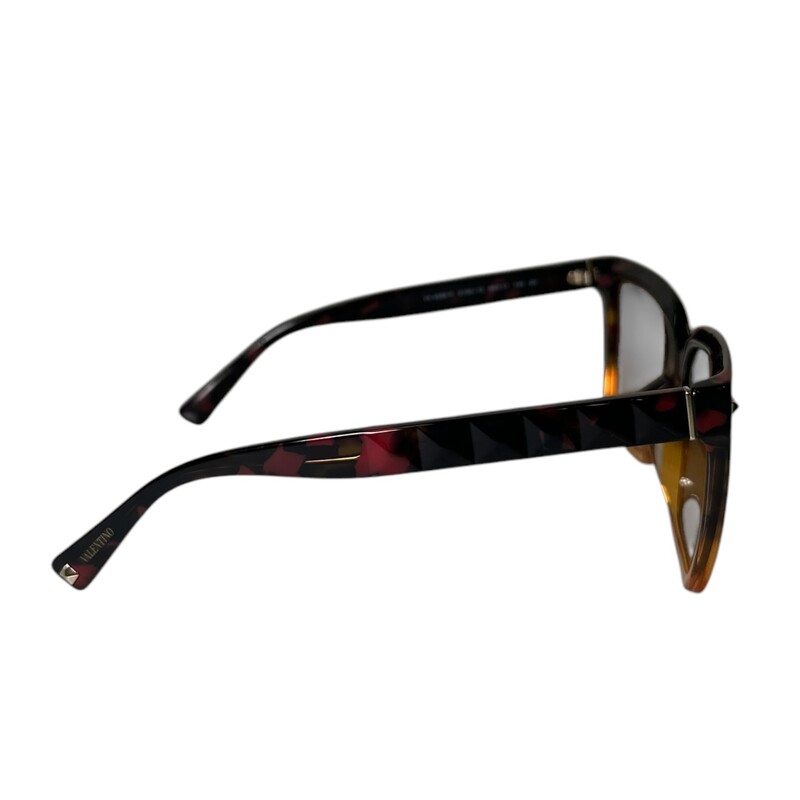Valentino Tortise Rockstud Sunglasses

Style Code:VA 4098

In very good condition. Very minor scratches on the lenses.

Does not come with original dust bag or box.