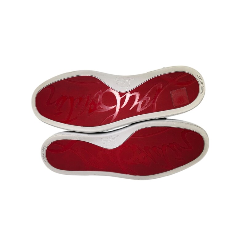 Christian Louboutin Vieira 2 Orlato Flat Spike Sneakers<br />
<br />
Size 40<br />
<br />
In excellent condition. New in box.<br />
<br />
Does come with original dust bag or box.