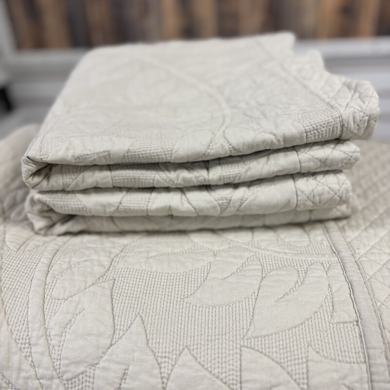 Cali King Size Quilt And shams