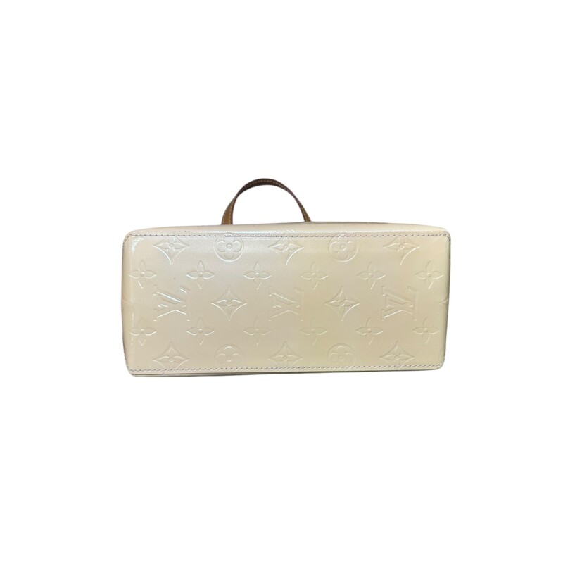 Louis Vuitton Reade Vernis Yellow Handbag<br />
<br />
Date Code: MI0064<br />
<br />
Dimensions: 9.5 L x 4 W x 7 H inches<br />
<br />
In very good condition. Some very minor marks on the patent leathe and interior<br />
<br />
Does not come with original dust bag or box.