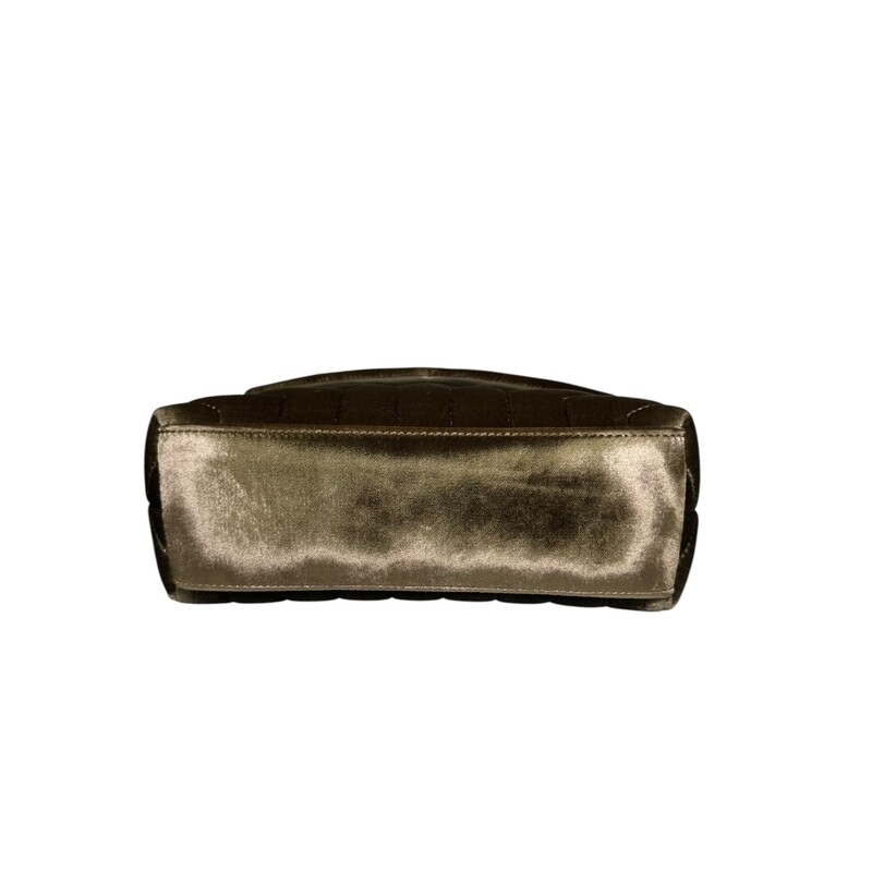 Saint Laurent Loulou Crushed Velvet Handbag<br />
<br />
Style Code:PMR49699.0923<br />
<br />
Dimensions: 9L x 7 H inches<br />
<br />
In very good condition.Faint scratches on hardware.<br />
<br />
Comes with original dust bag and box.