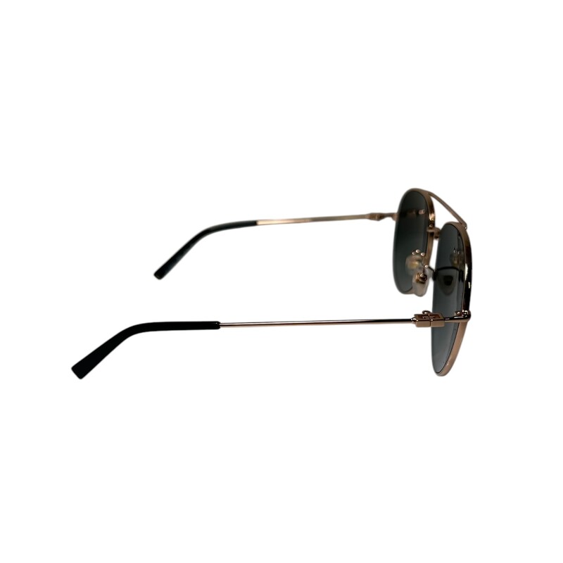 Givenchy Pilot Sunglasses<br />
<br />
Style Code: GV7196S<br />
<br />
In excellent condition. Very small sctrach on the lense.<br />
<br />
Does not come with original dust bag or box.