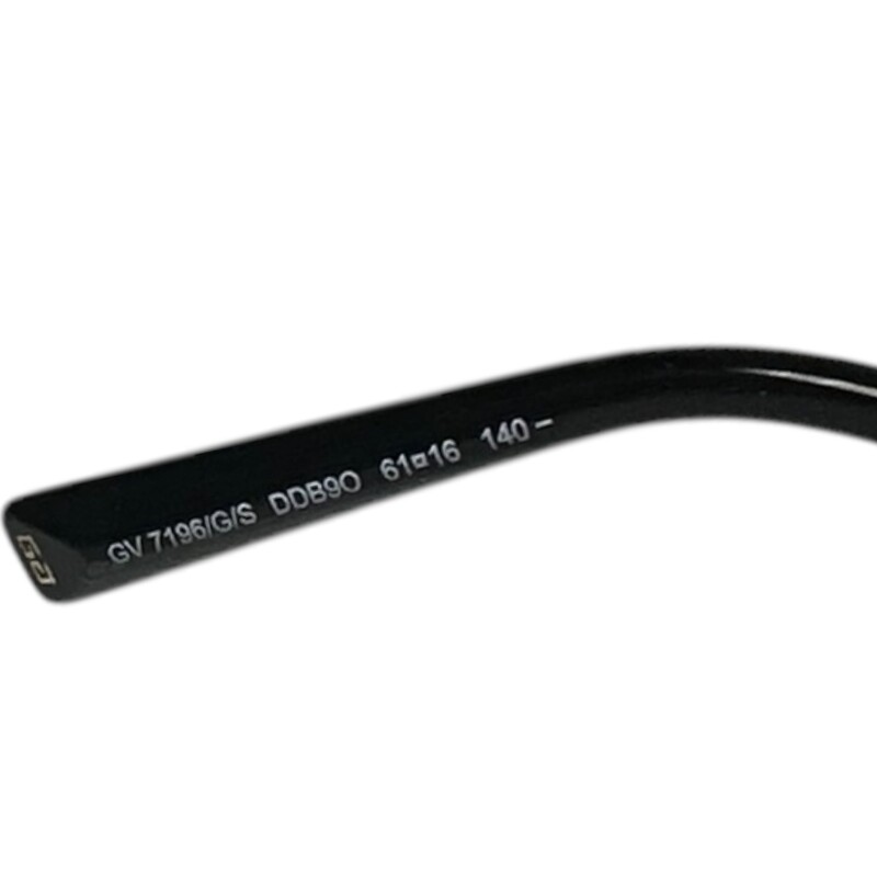 Givenchy Pilot Sunglasses<br />
<br />
Style Code: GV7196S<br />
<br />
In excellent condition. Very small sctrach on the lense.<br />
<br />
Does not come with original dust bag or box.