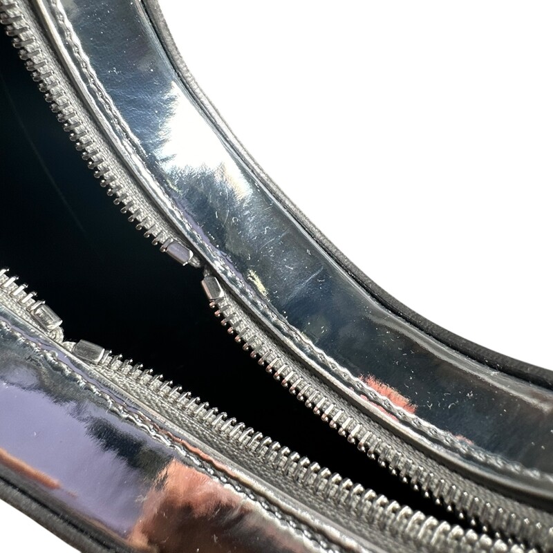 Coperni Mirror Handbag
Silver

 Size: OS

In good condition. Some light scratching.

Comes with original dust bag. No box.