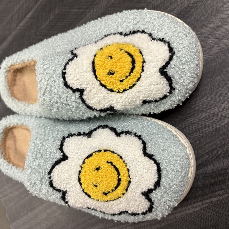 Smile Face Slippers, Size: 8/9