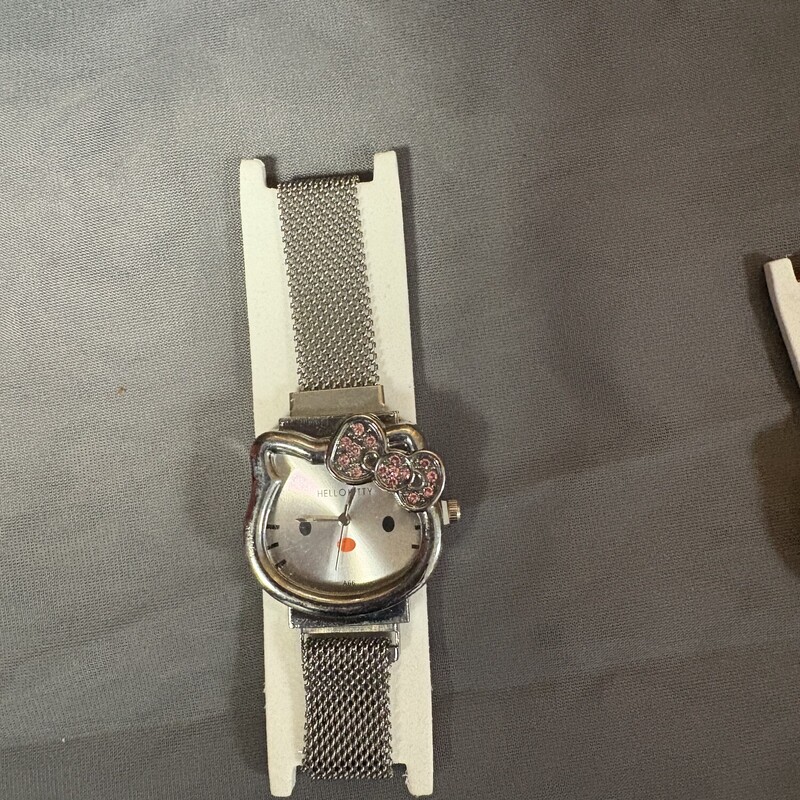 NWT Hello Kitty Watch (2)