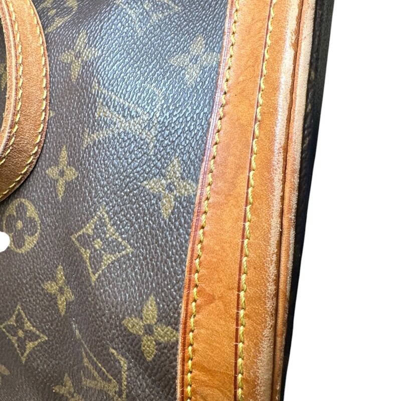 Louis Vuitton Petite  Bucket Monogram Bag with Pouch<br />
<br />
Date Code: VI0071<br />
<br />
Dimensions: 10H X 9L inches<br />
<br />
In good condition. Some wear and peeling inside the interior. Some water marks on the bottom leather.<br />
<br />
Does not come with original dust bag or box