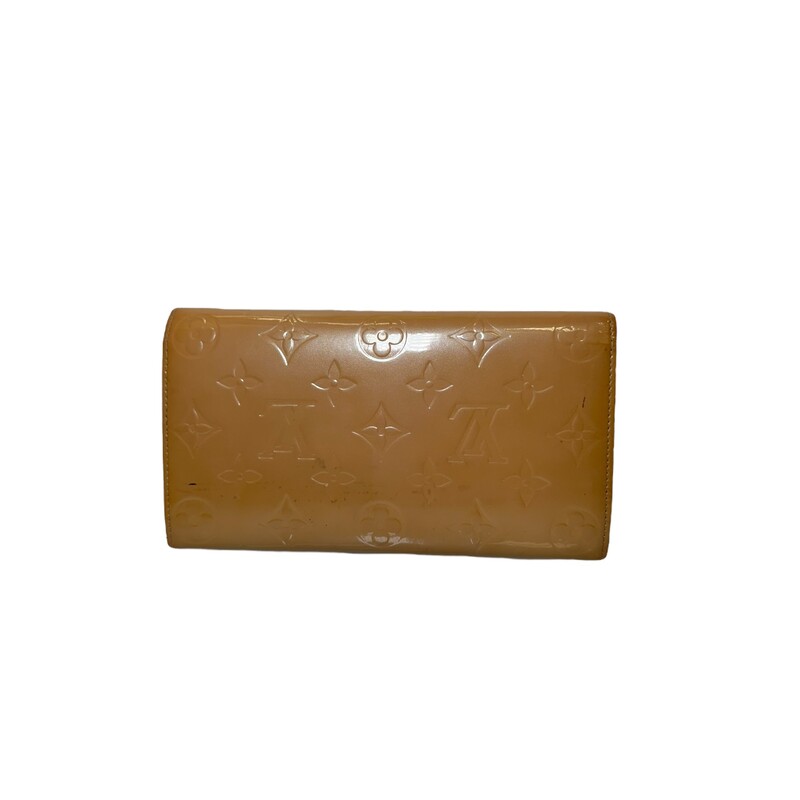 Louis Vuitton Sarah Wallet Vernis Beige<br />
<br />
Date Code: TH0066<br />
<br />
Dimensions:<br />
Length: 7.75 in<br />
Width: 0.75 in<br />
Height: 4.75 in<br />
<br />
In good condition. Stains on the back and interior of the wallet. Light scuffing to the hardware.<br />
<br />
Does not come with the original dust bag or box.