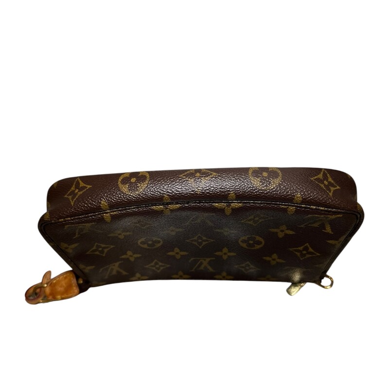 Louis Vuitton Pochette Monogram<br />
<br />
Date Code: AR0051<br />
<br />
Dimensions:<br />
Length: 8.5 in<br />
Height: 5 in<br />
Width: 1.75 in<br />
Drop: 6 in<br />
<br />
In very good condition. Wear to the hardware and pull tab on side.<br />
<br />
Does not come with the original dust bag or box.