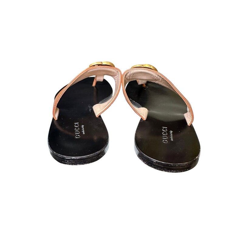 Gucci Marmont Brown<br />
<br />
Size 36<br />
<br />
<br />
In good condition. Wear throughout the shoes. Loss of shape.<br />
<br />
Does not come with the original dust bag or box.