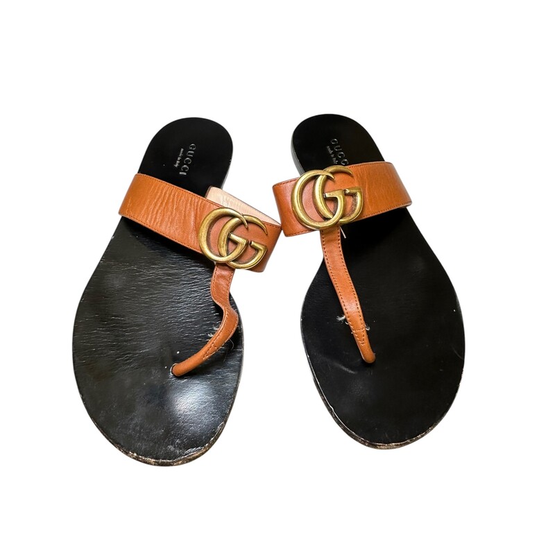 Gucci Marmont Brown<br />
<br />
Size 36<br />
<br />
<br />
In good condition. Wear throughout the shoes. Loss of shape.<br />
<br />
Does not come with the original dust bag or box.