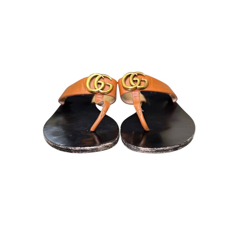 Gucci Marmont Brown<br />
<br />
Size 36<br />
<br />
<br />
In good condition. Wear throughout the shoes. Loss of shape.<br />
<br />
Does not come with the original dust bag or box.