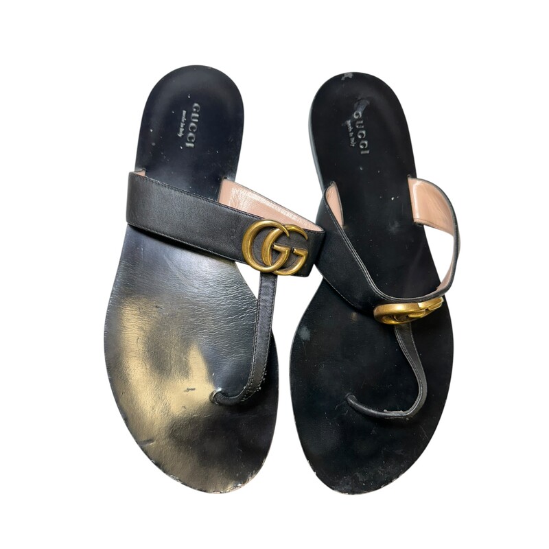 Gucci GG Marmont Black Sandals

Size 40

In good condition. Wear throughout the shoes. Loss of shape.

Does not come with the original dust bag or box.
