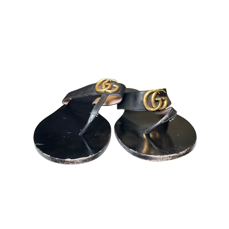 Gucci GG Marmont Black Sandals

Size 40

In good condition. Wear throughout the shoes. Loss of shape.

Does not come with the original dust bag or box.