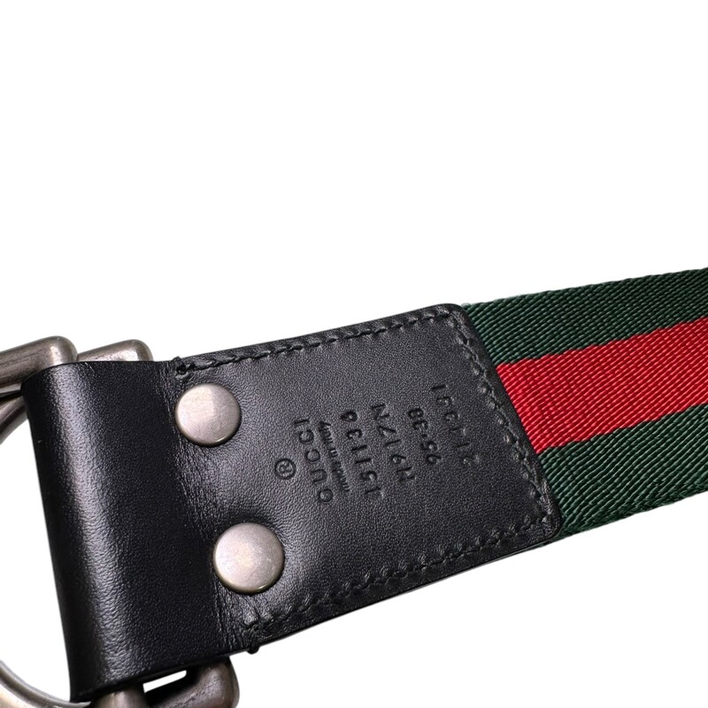 Gucci Web Canvas D Ring Belt

Size: 95/38

Style Code: 451136 H917M 214351

In very good condition. Light scratching on hardware.

Does come with original dust bag.  No box.