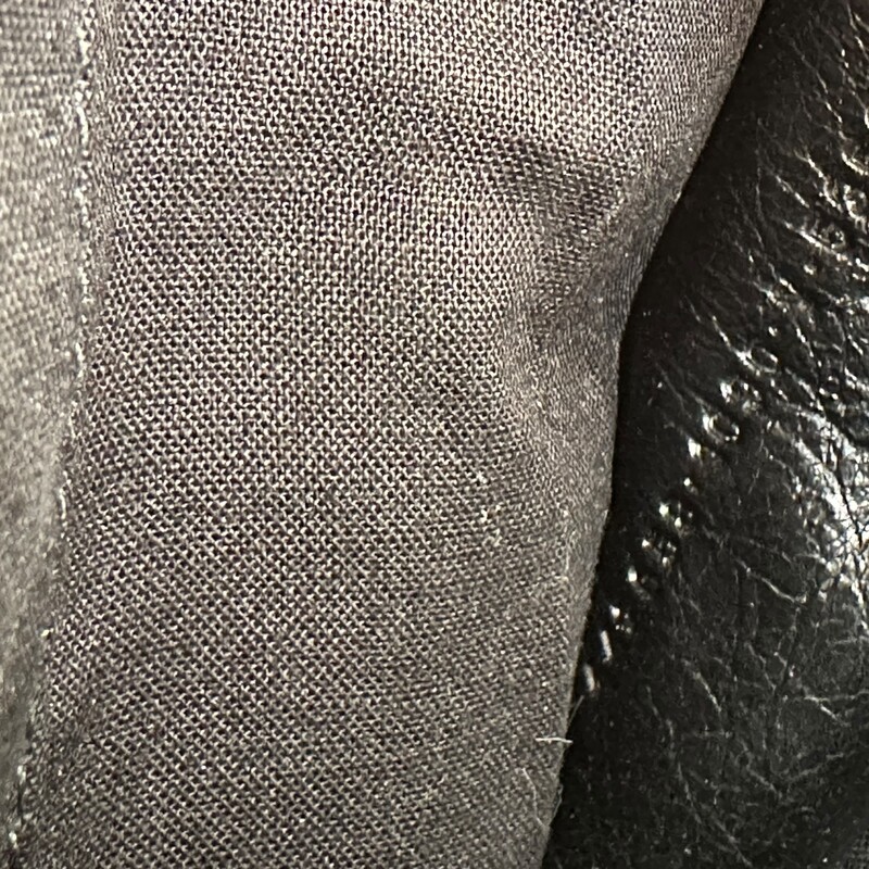 Balenciaga Graffiti Leather Clutch Pouch

Style code: 443658.1090. Y.535269

Dimensions: 13 L x 9 H

In very good condition. Some interior marks and some slight distressing of the leather.

 Does not come with original dust bag or box.