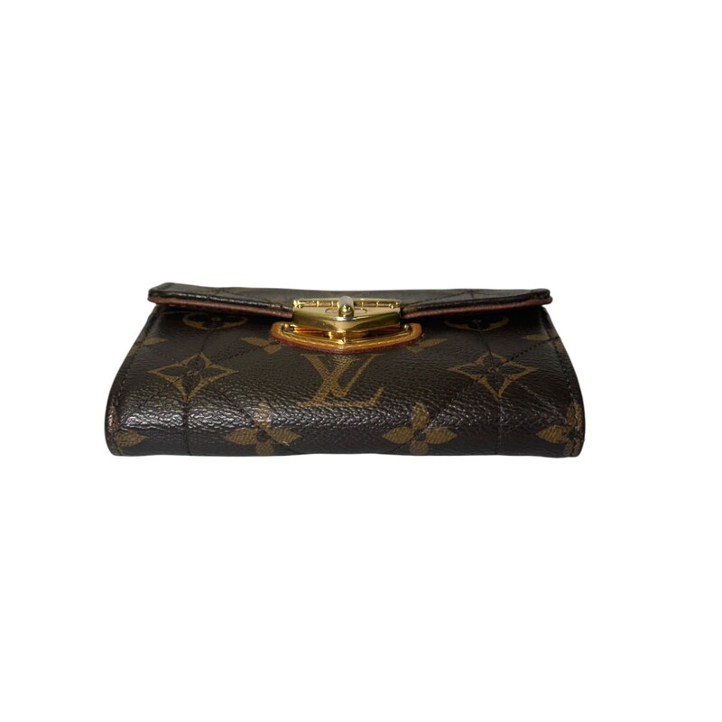 Louis Vuitton Joey Buckle Quilted Wallet<br />
<br />
Date Code:SP1141<br />
<br />
In very good condition. Some scratching and light tarnishing of hardware.<br />
<br />
Does not come with original box or dust bag
