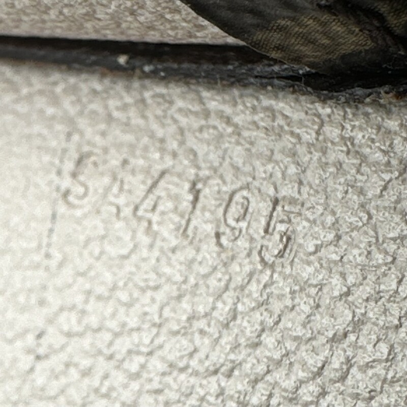 Louis Vuitton Poche Toilette Monogram<br />
<br />
Date Code: SA4195<br />
<br />
Dimensions:<br />
7.9 x 9.8 x 2.2 inches<br />
(Length x Height x Width)<br />
<br />
In very good condition. Light marks to the inside.<br />
<br />
Does not come with the original dust bag or box.
