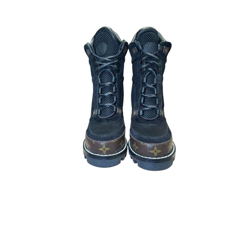 Louis Vuitton Star Trail Monogram Suede<br />
<br />
Size: 38.5<br />
<br />
In like new condition.<br />
<br />
Comes with original dust bag and box.